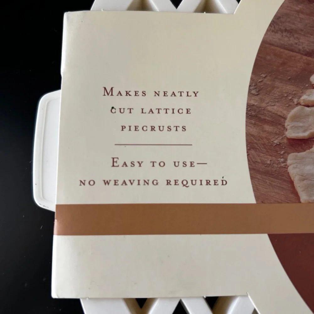 New Williams- Sonoma Lattice 12 inch Pie Crust Cutter. NWT